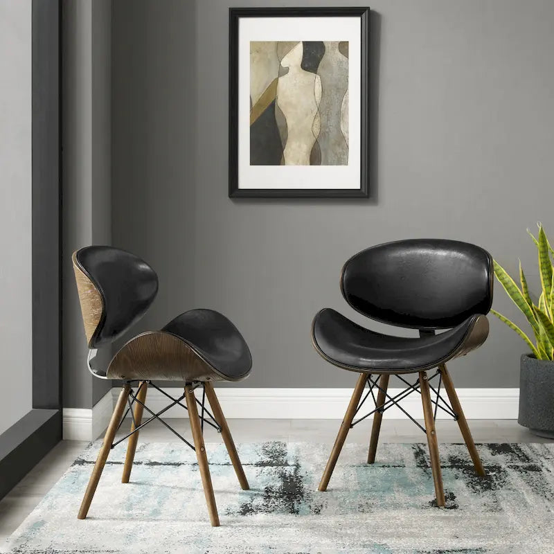 Fauteuil d’appoint de style mi-siècle en similicuir noir avec pieds en bois évasés