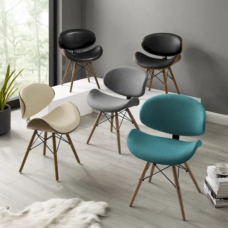 Fauteuil d’appoint de style mi-siècle en similicuir noir avec pieds en bois évasés