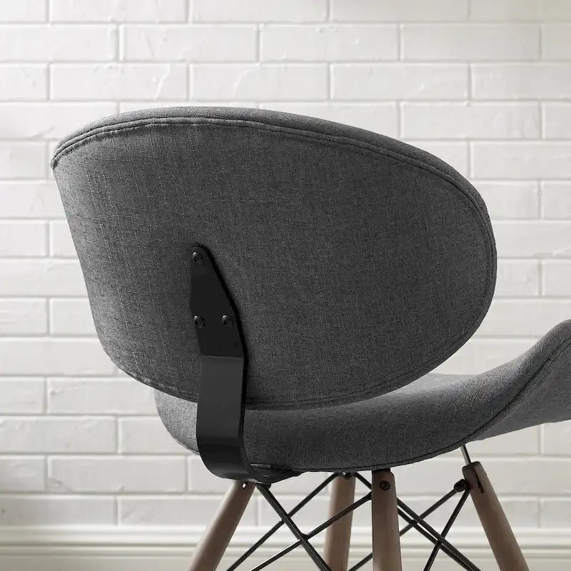 Fauteuil d’appoint de style mi-siècle en similicuir noir avec pieds en bois évasés