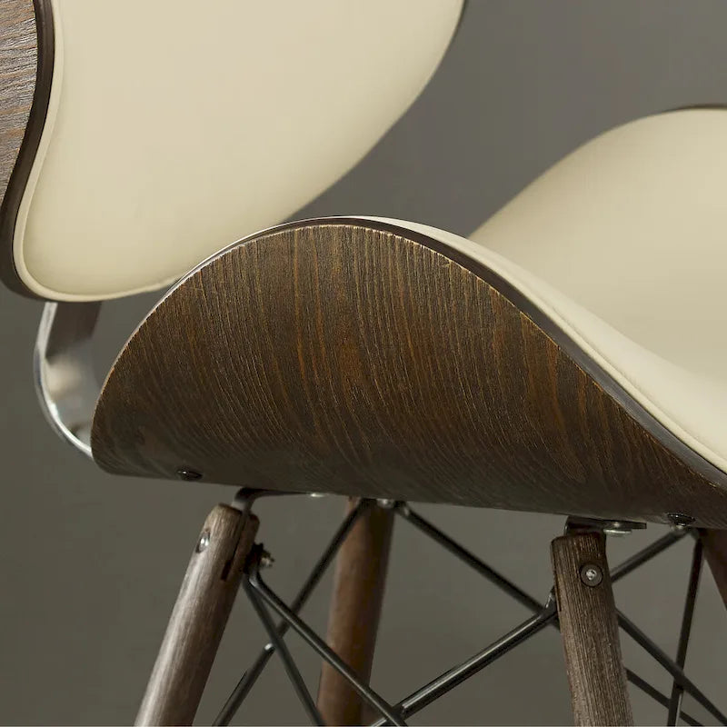 Fauteuil d’appoint de style mi-siècle en similicuir noir avec pieds en bois évasés