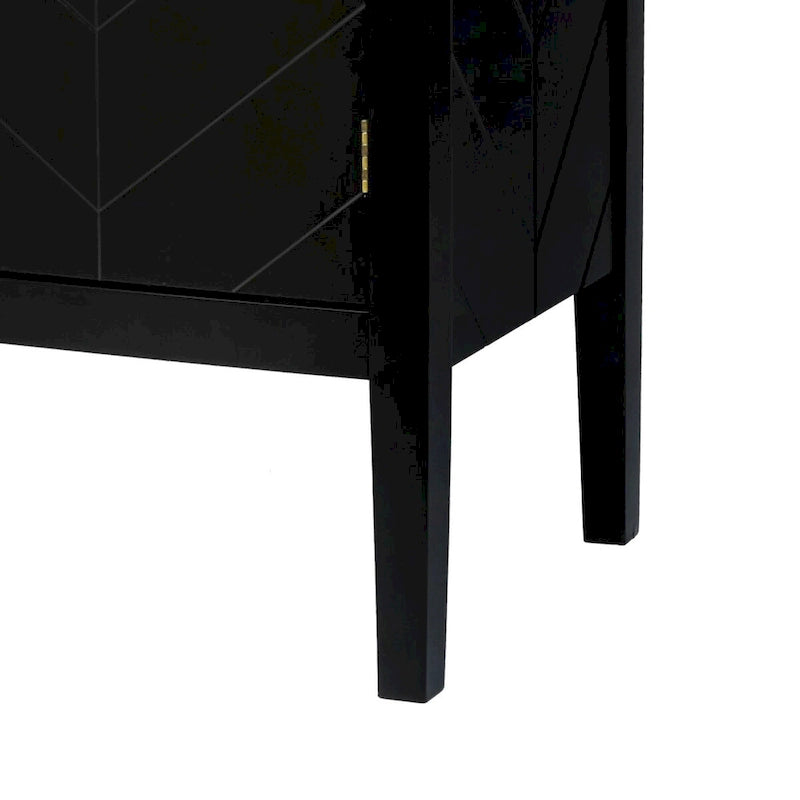 Modern-eleganter Holzschrank mit metallenen Griffen in Antikmessingoptik